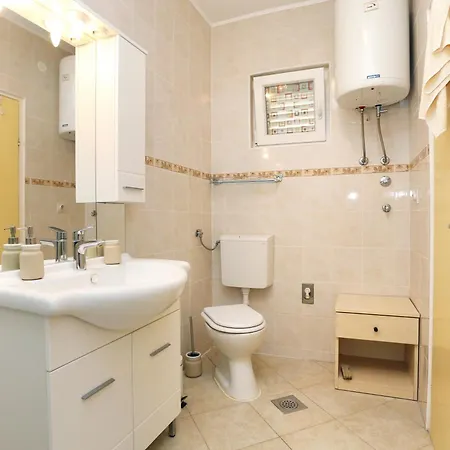 Apartment By The Sea Kastel Kambelovac, - 8679 Kastela